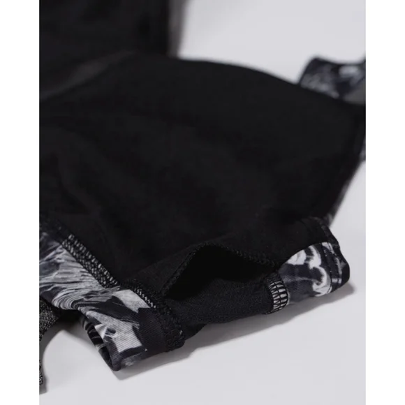 EUC sz 8 Lululemon Rest Less Tank grey & heathered black - Picture 6 of 8